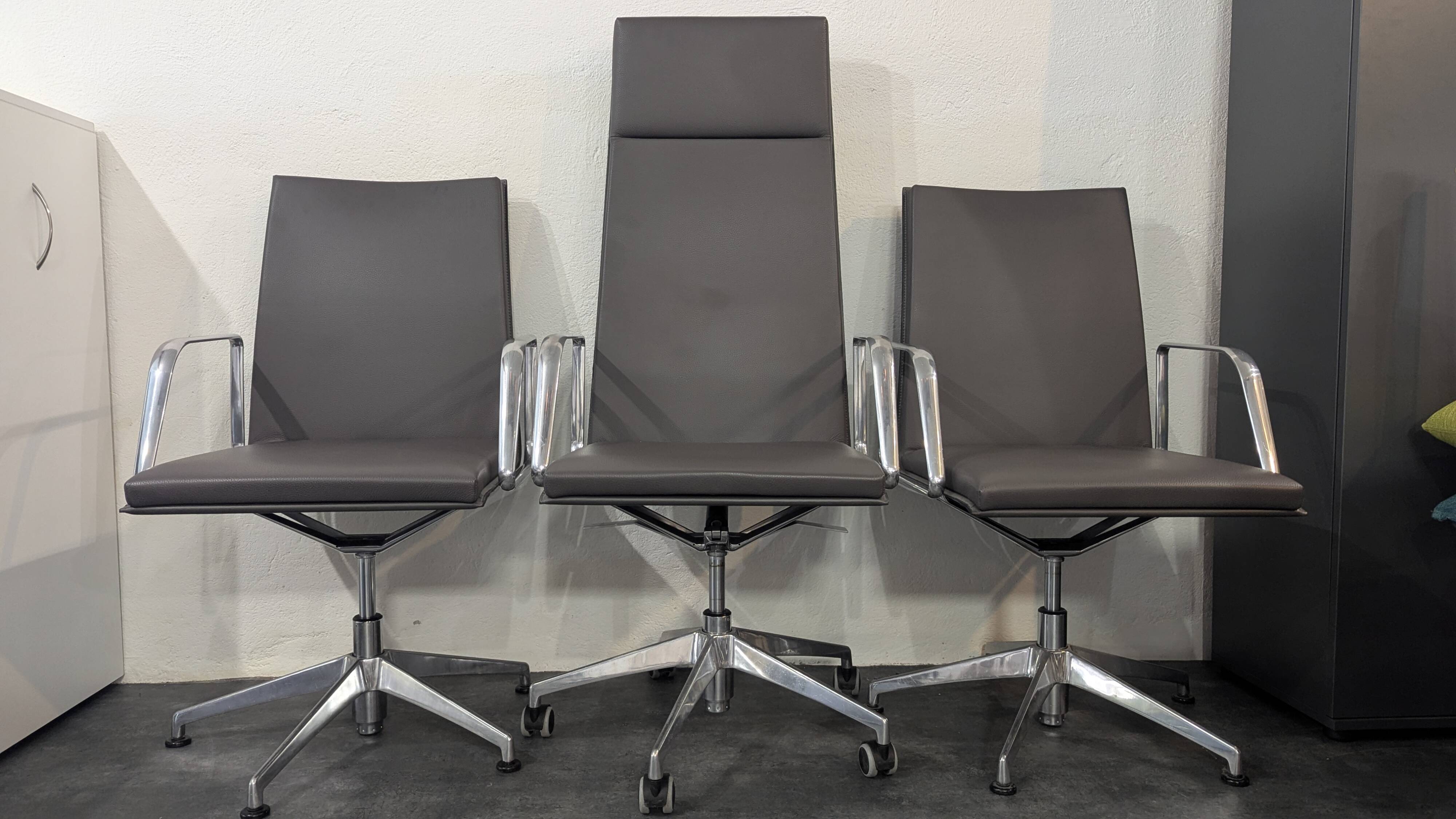 Set of Matteo Grassi designer armchairs – MIZAR Collection – Grey leather