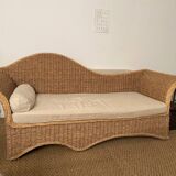 Indoor daybed with mattress with curves and braiding work