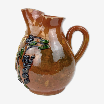 Pitcher in slurry, humorous theme