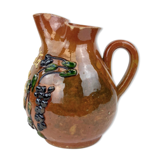 Pitcher in slurry, humorous theme