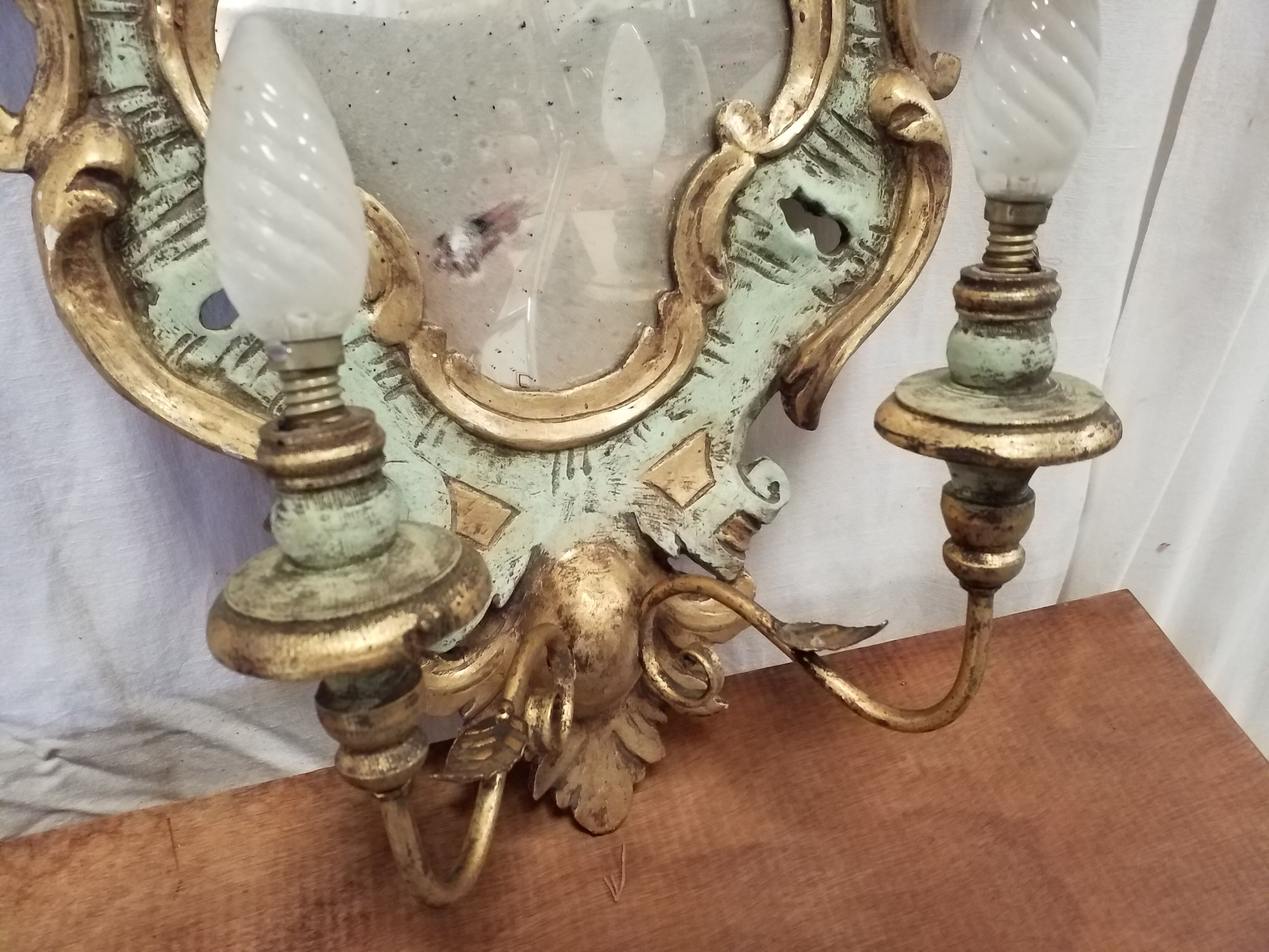 Venetian style wall lamp