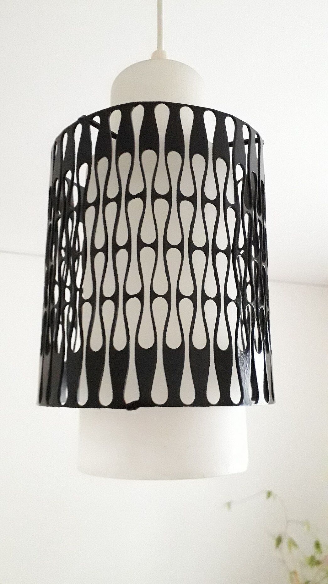 Suspension en opaline années 60