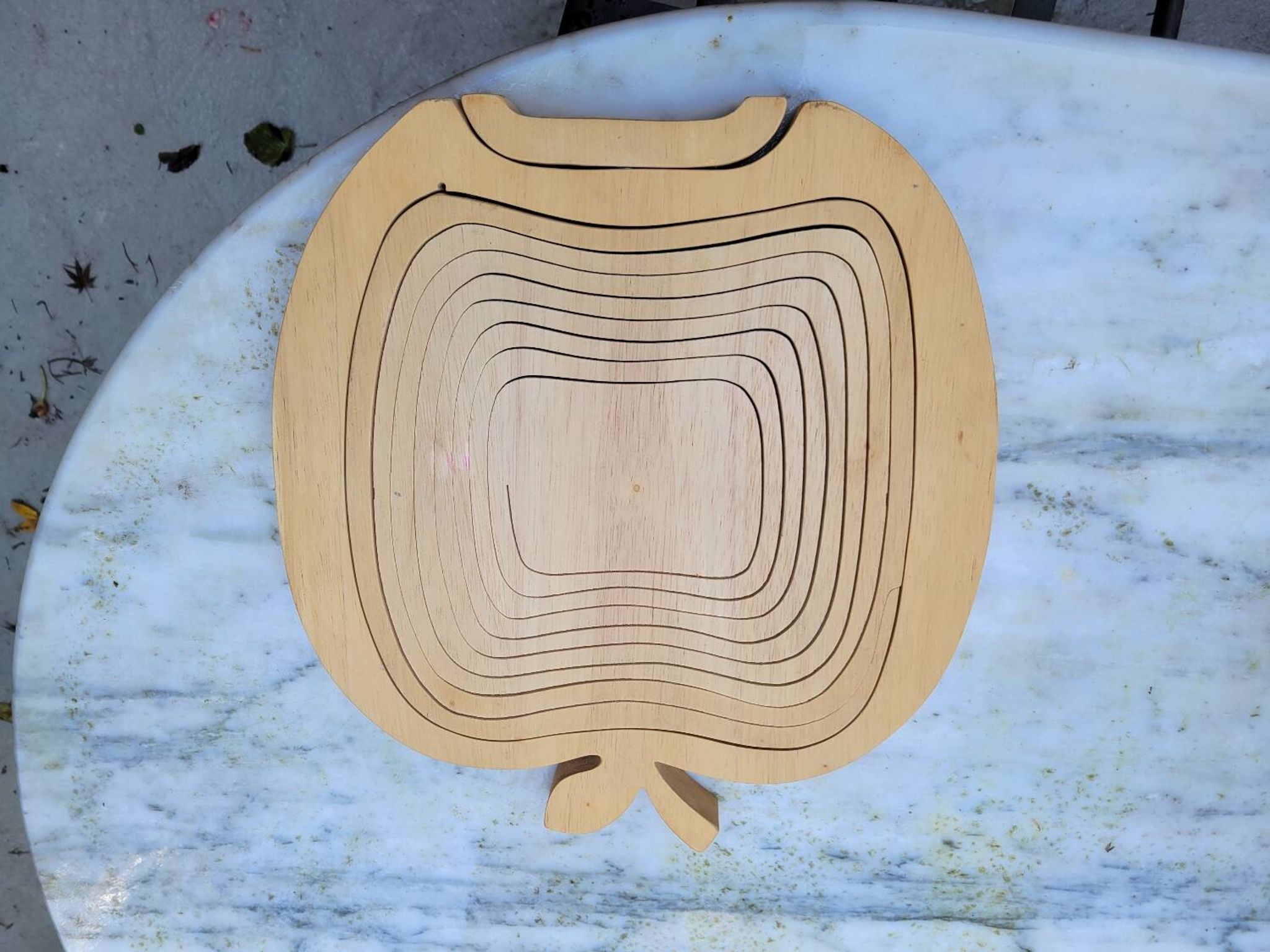 Corbeille à fruit en bois pliable et dessous de plat