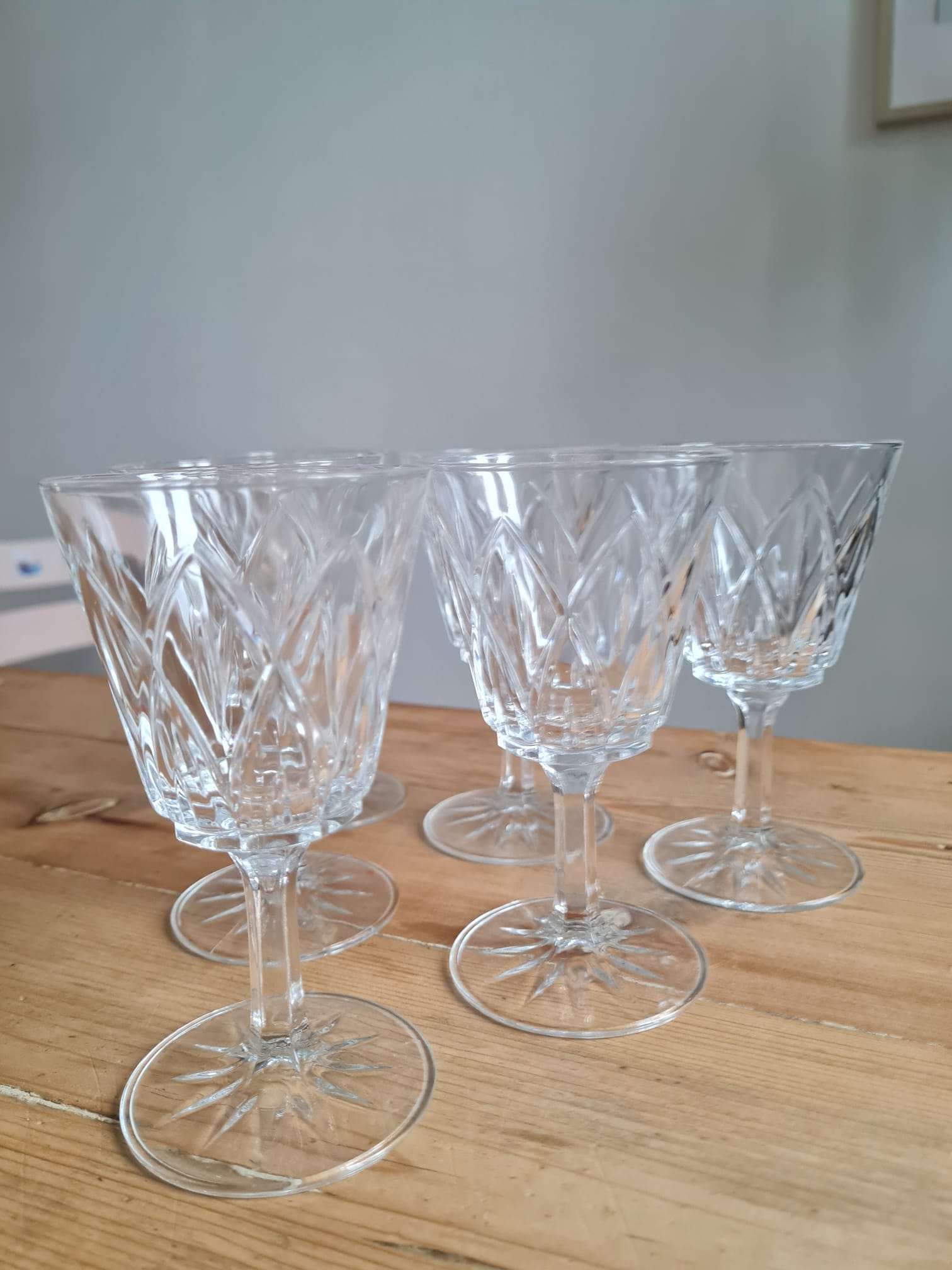 Service of 6 chiseled wine glasses