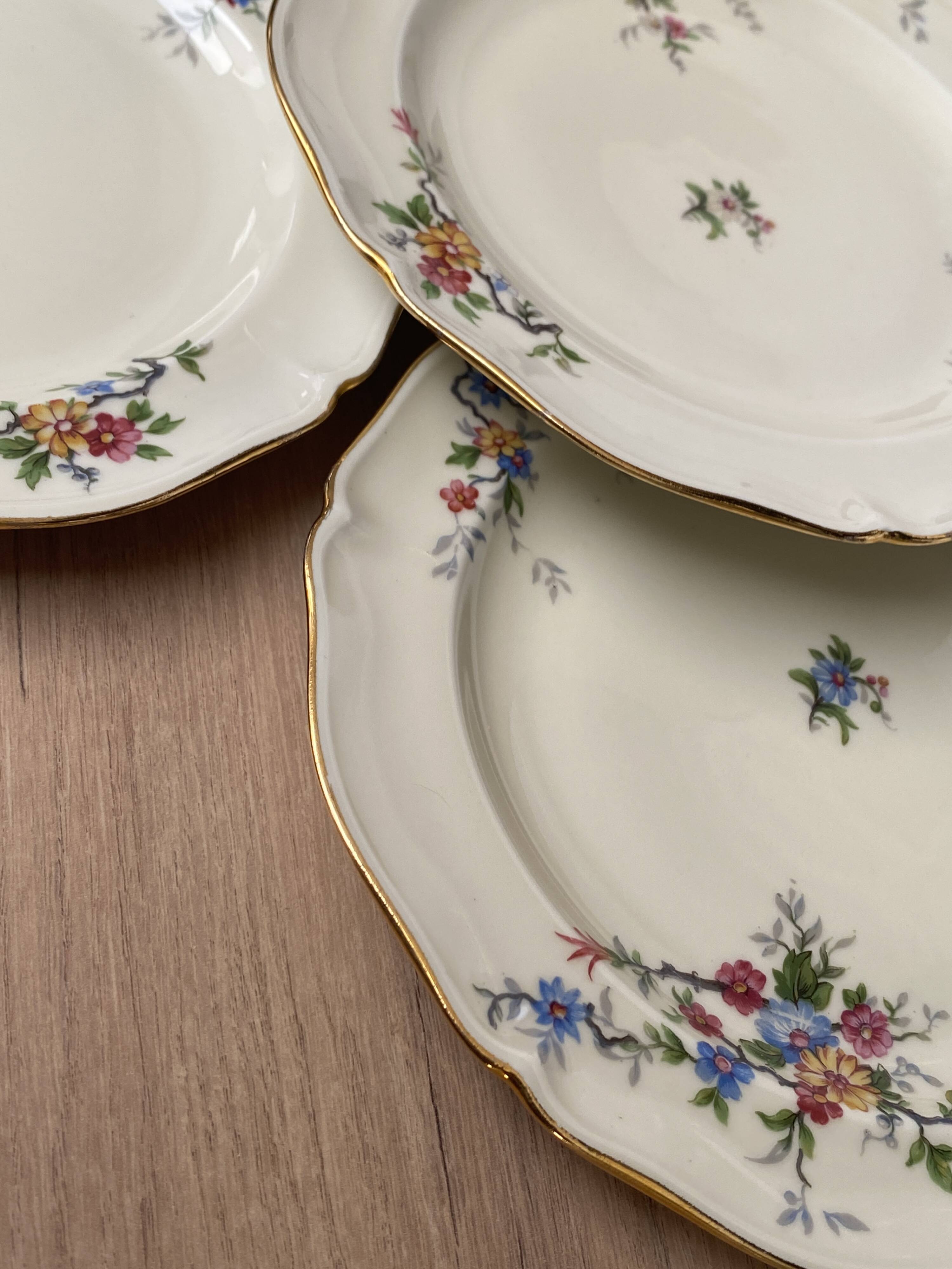 Set of 4 porcelain dessert plates