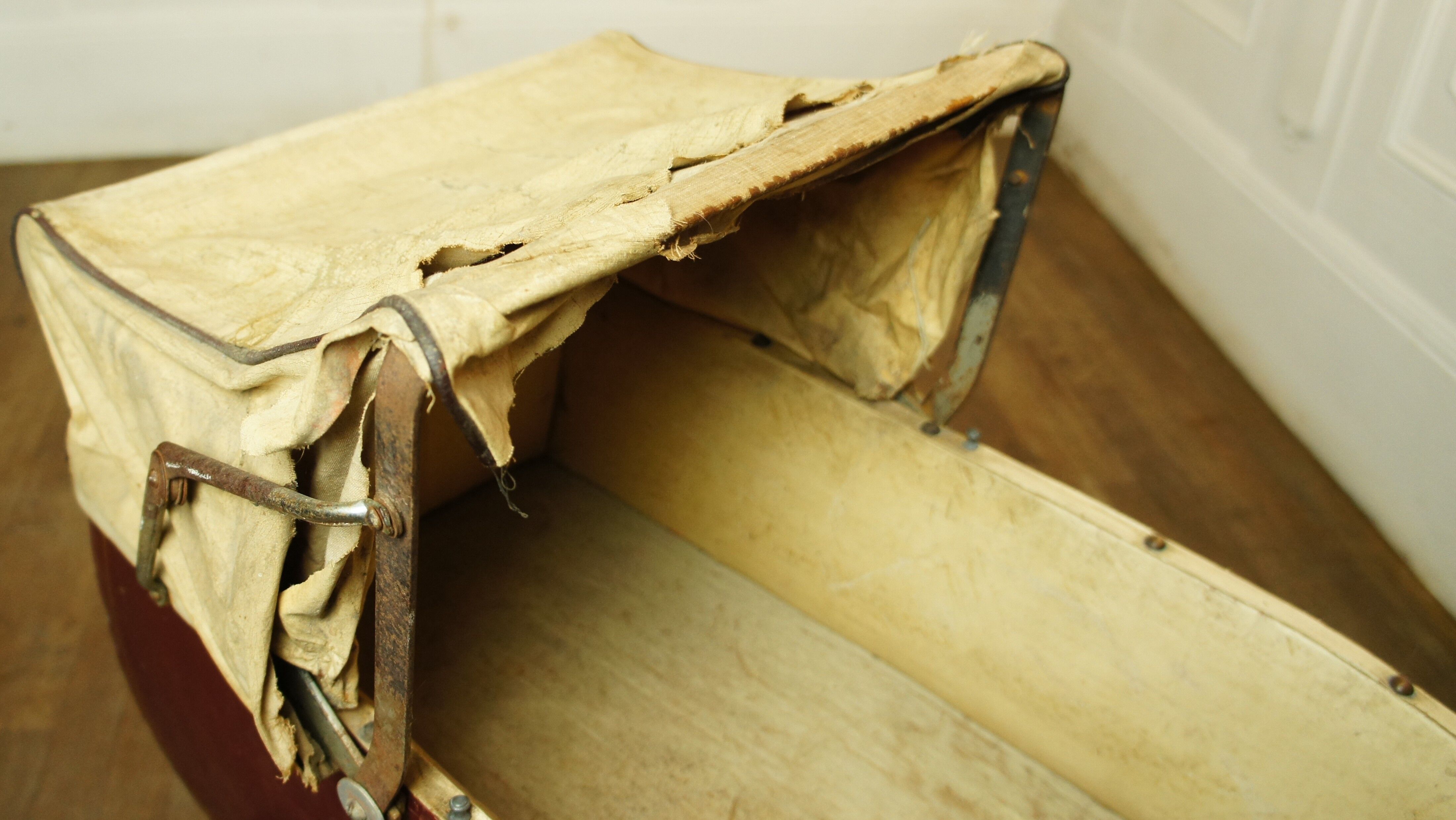 Ancient doll landau 1940