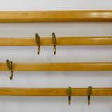 Grand coat rack Auböck Carl Mid-Century in beech with 8 brass hooks, 1950s.
