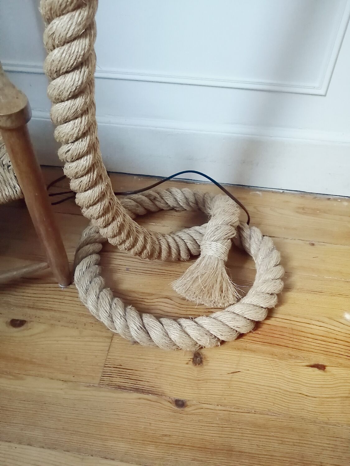 Rope floor lamp