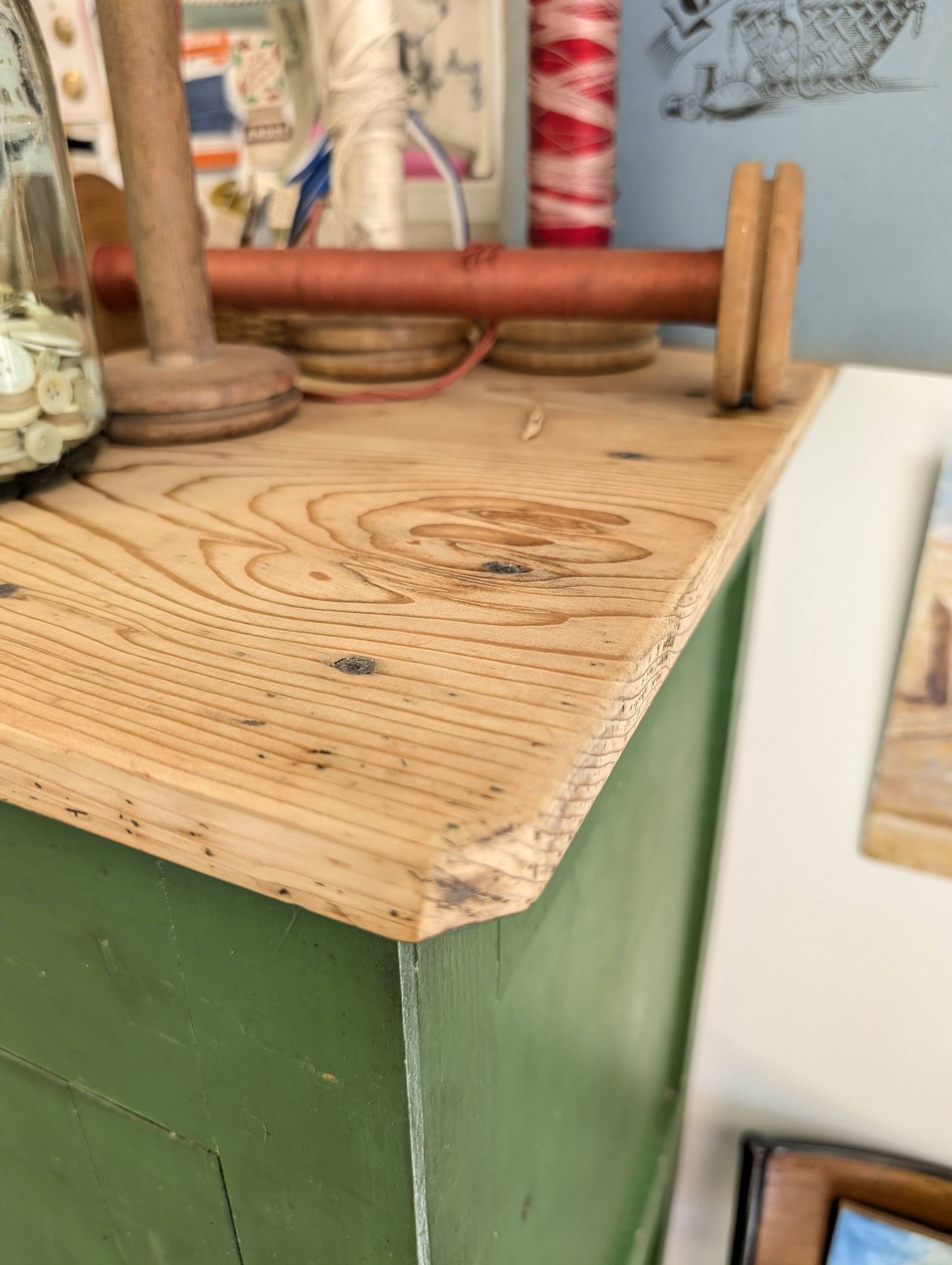 Buffet, confiturier en bois vert