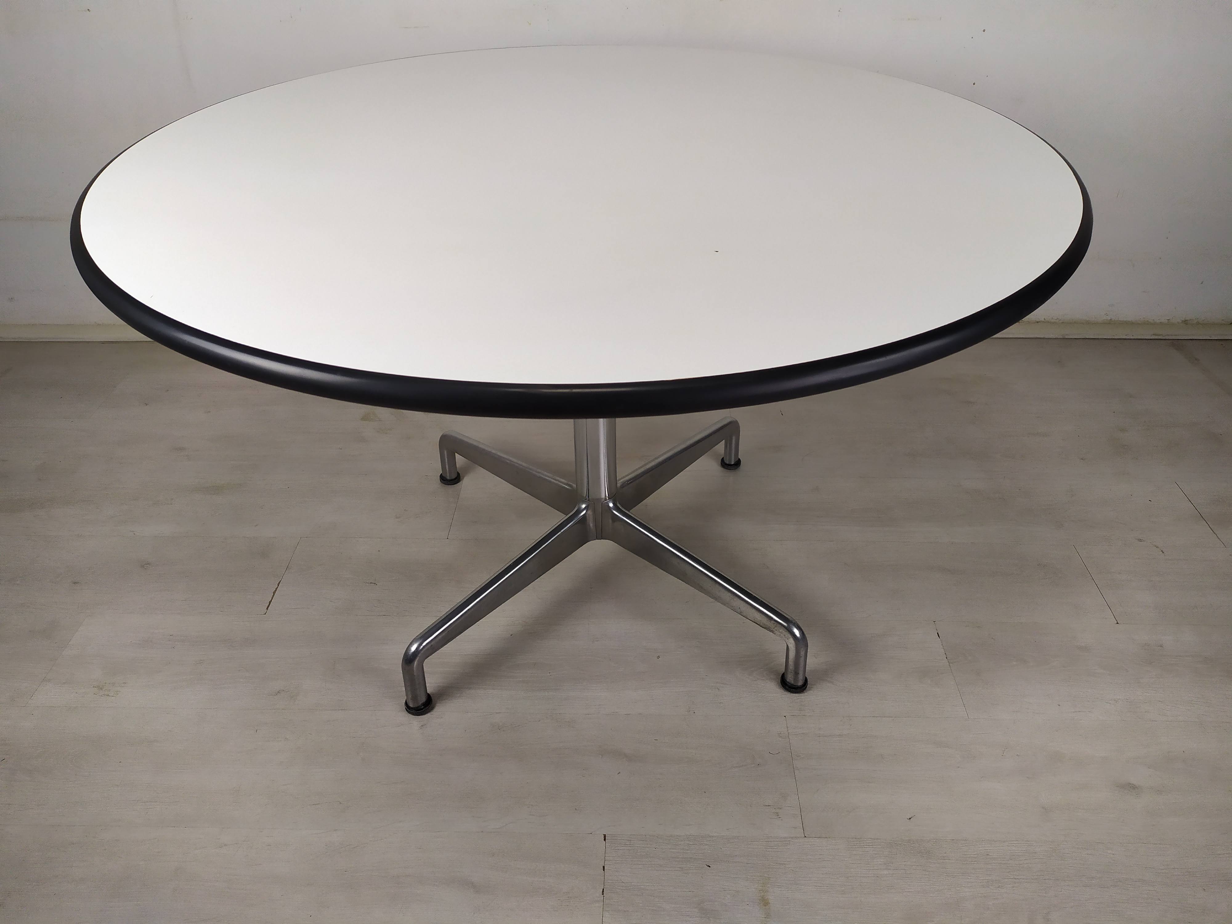 Round table Giancarlo Piretti