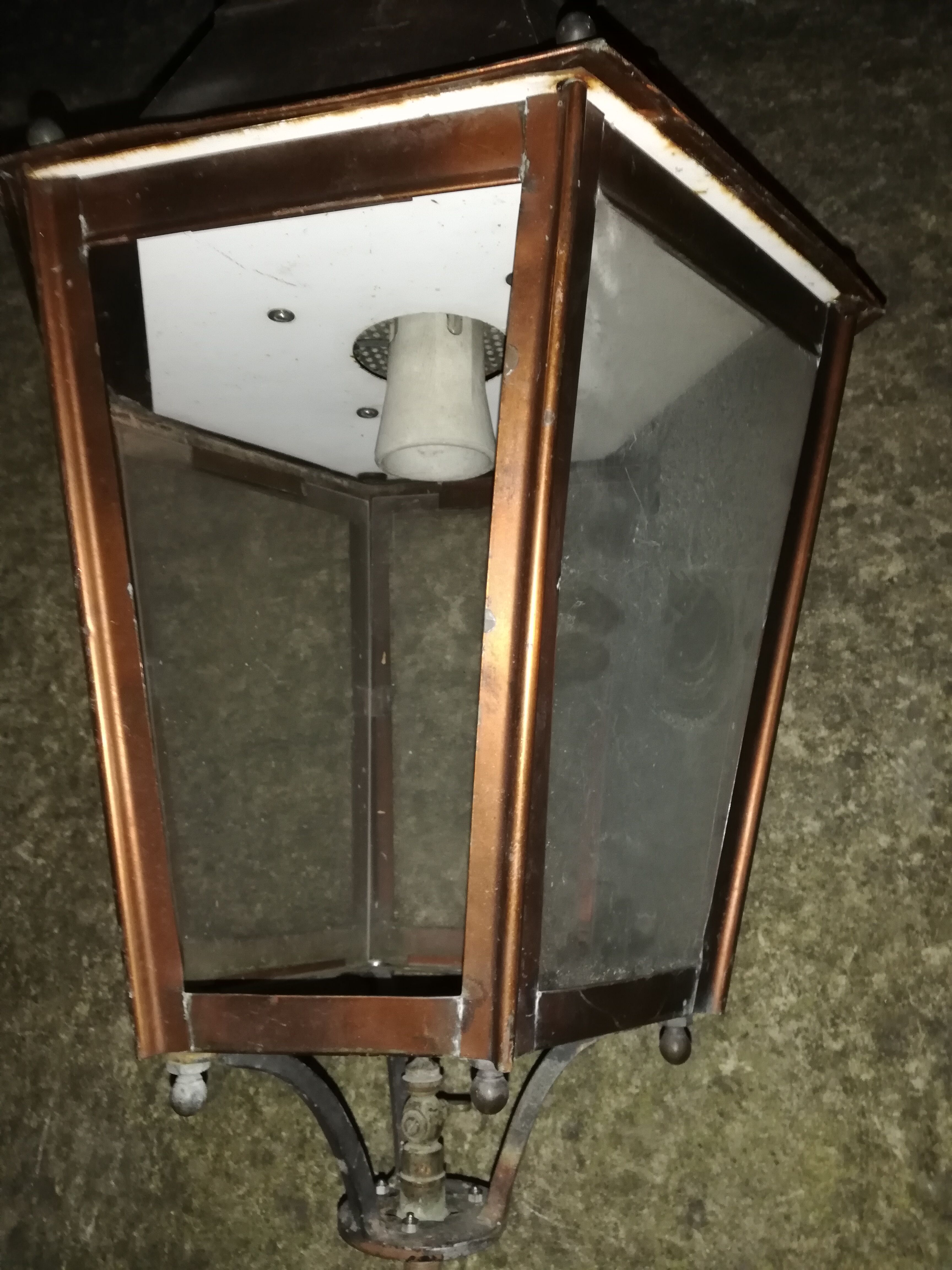 Cast iron exterior lamppost