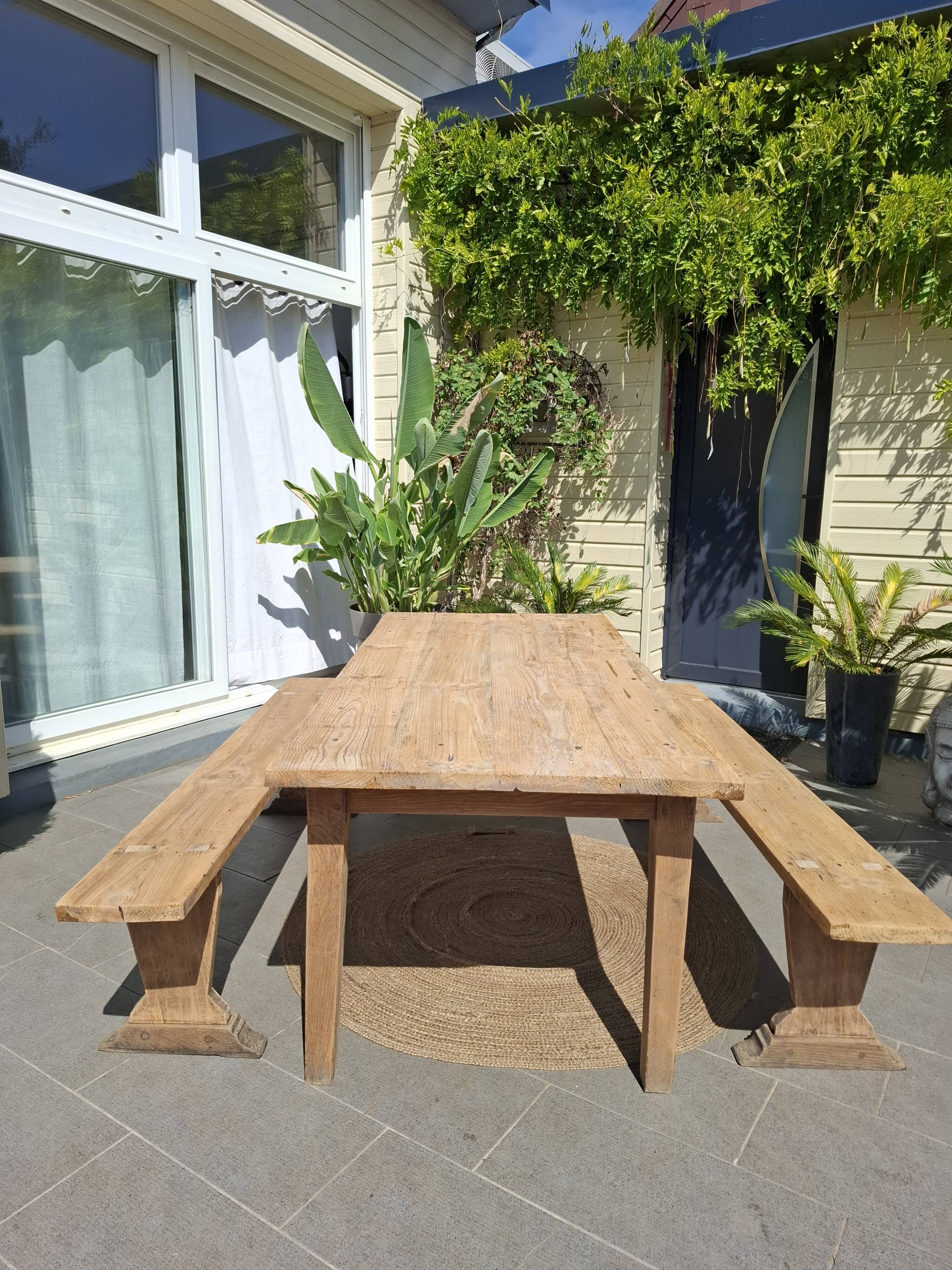 Table de ferme et ses 2 bancs