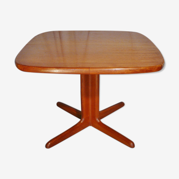 Scandinavian expandable central square table in teak