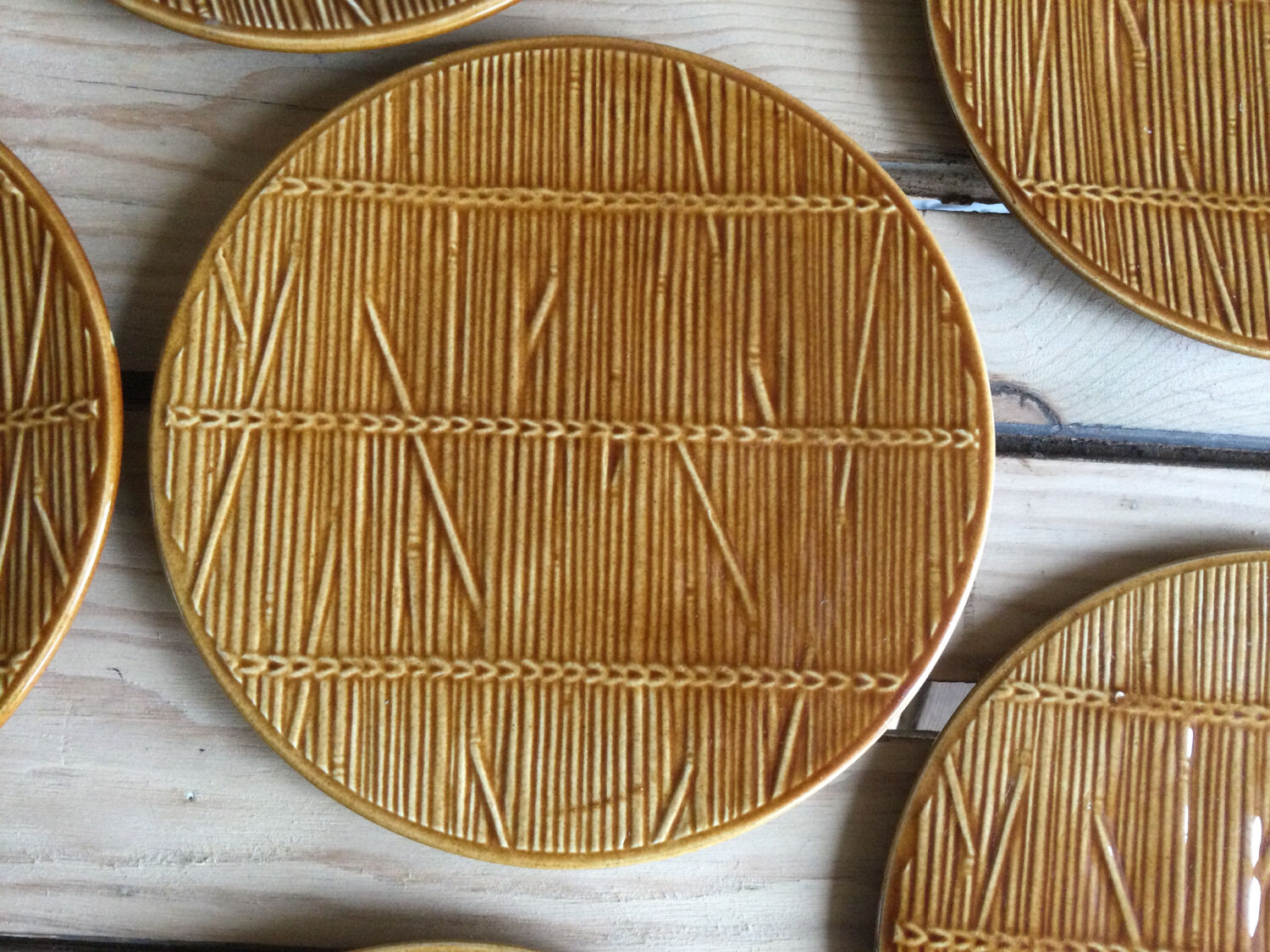 6 dessert plates or Gien cheese straw pattern