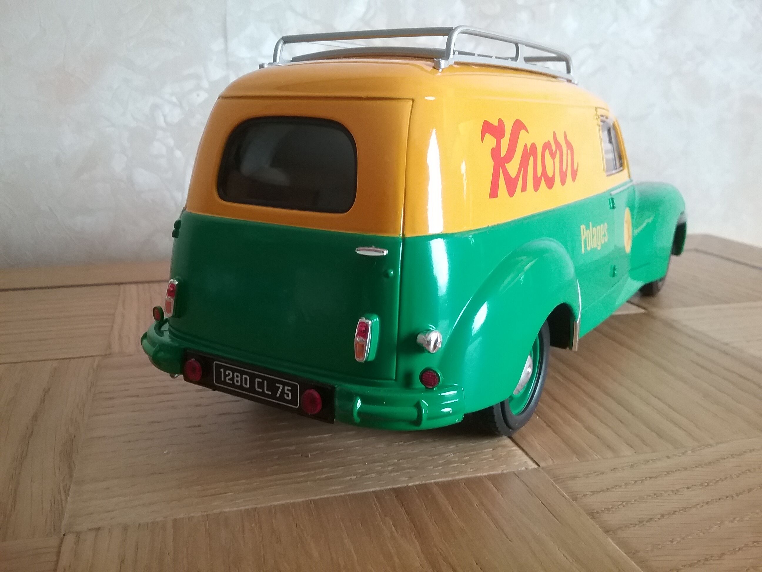 Peugeot 203 break tolee Solido 1/18 avec boite d origine