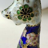 Chinese cat figurine in bronze / brass enamel cloisonné. floral motifs, gold inclusions