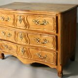 Commode lyonnaise en noyer blond Louis XV