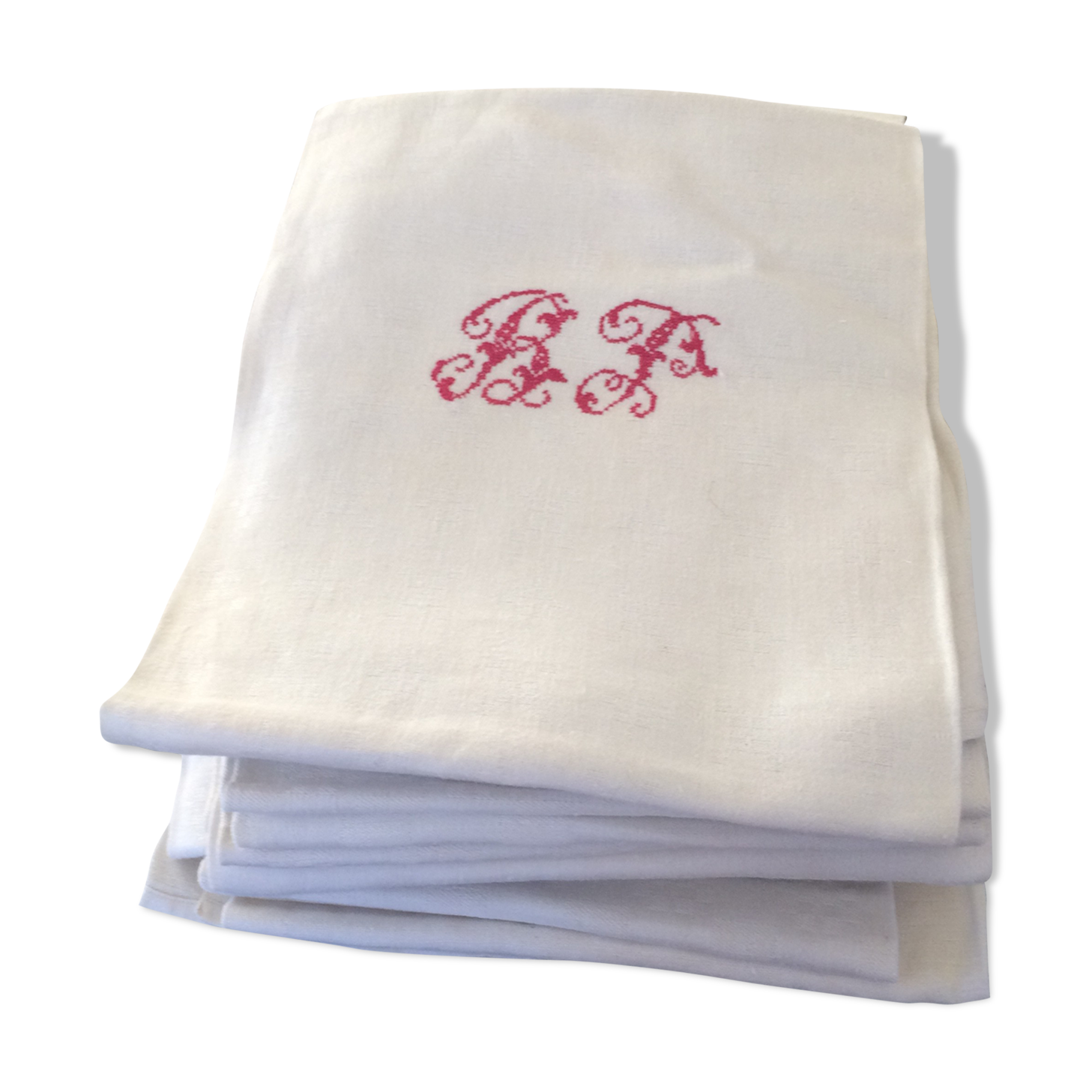 Lot de 14 serviettes blanches et anciennes avec initiales rouges