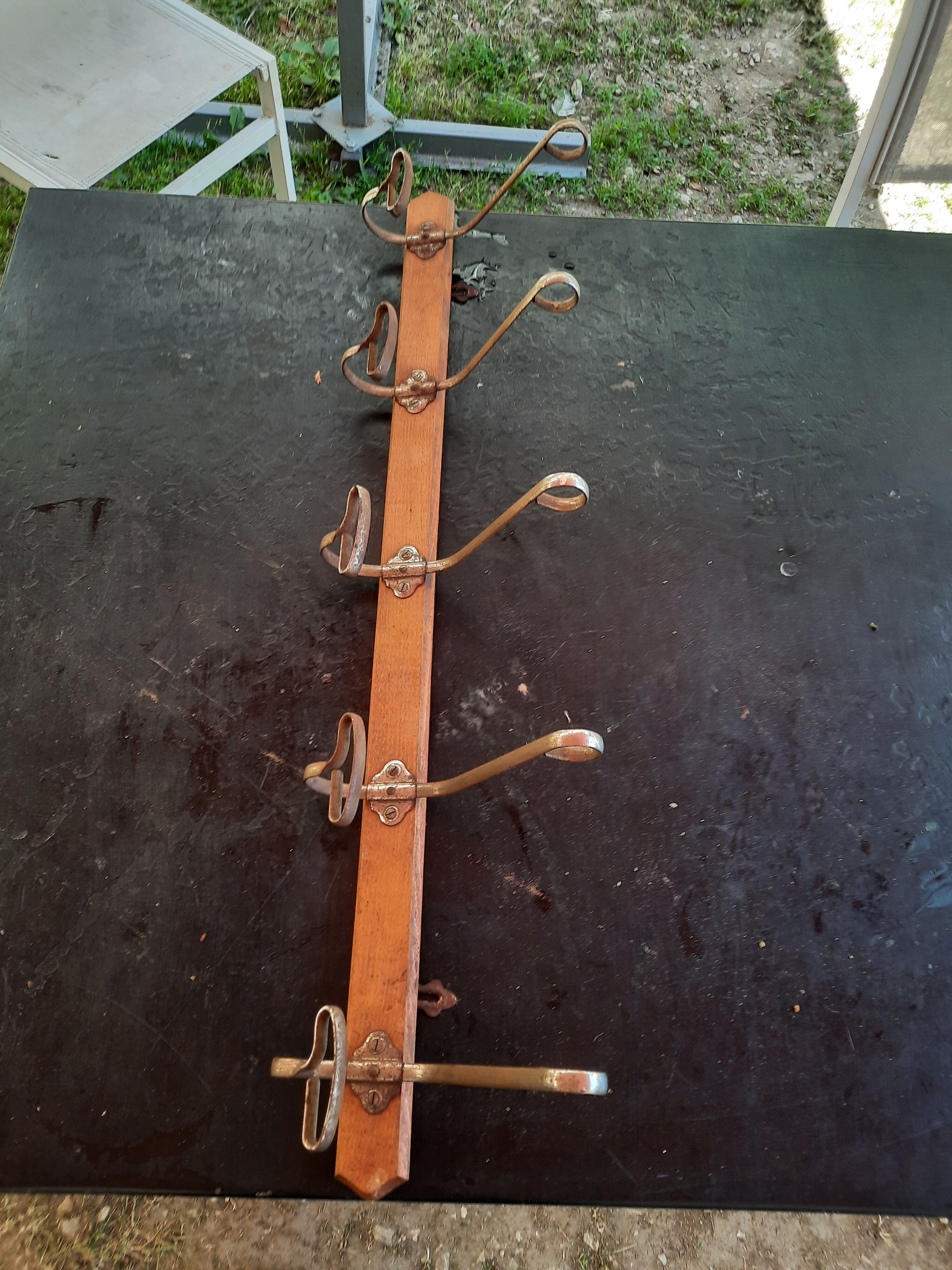 Wall-mounted coat rack