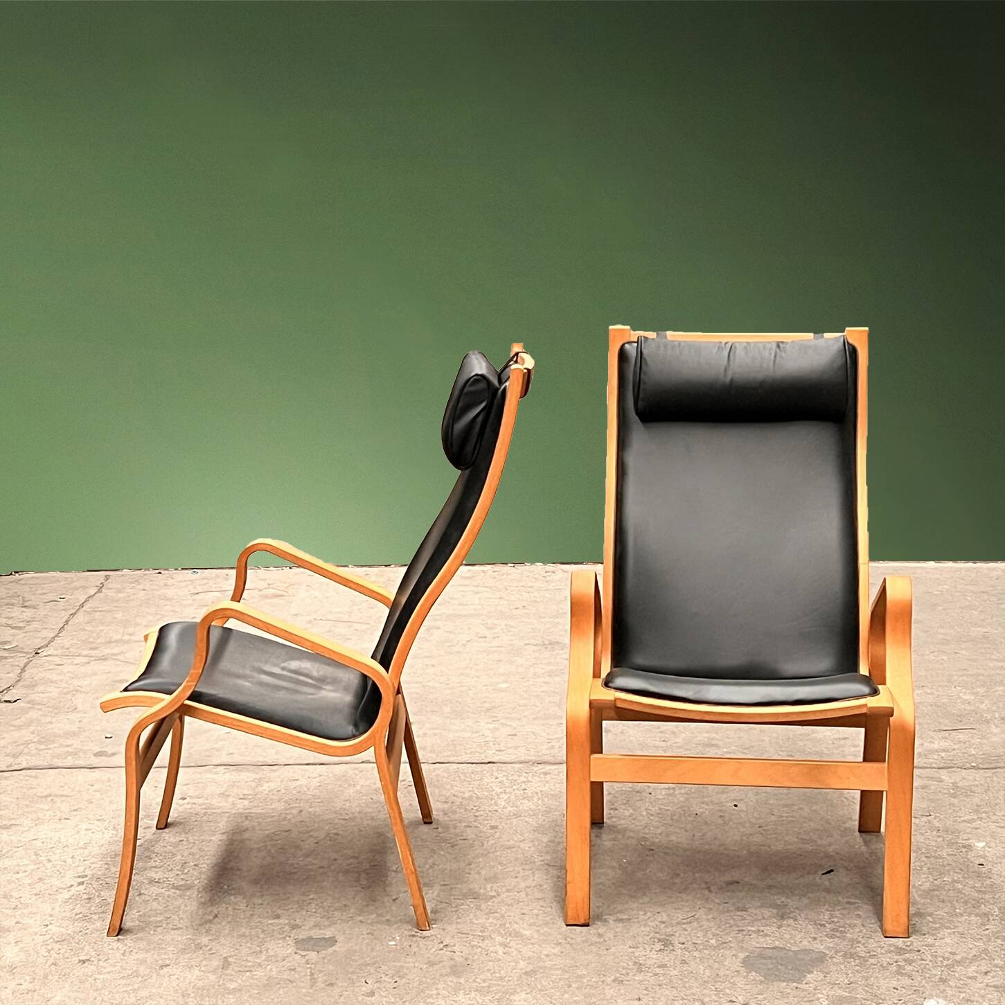Pair of lounge chairs