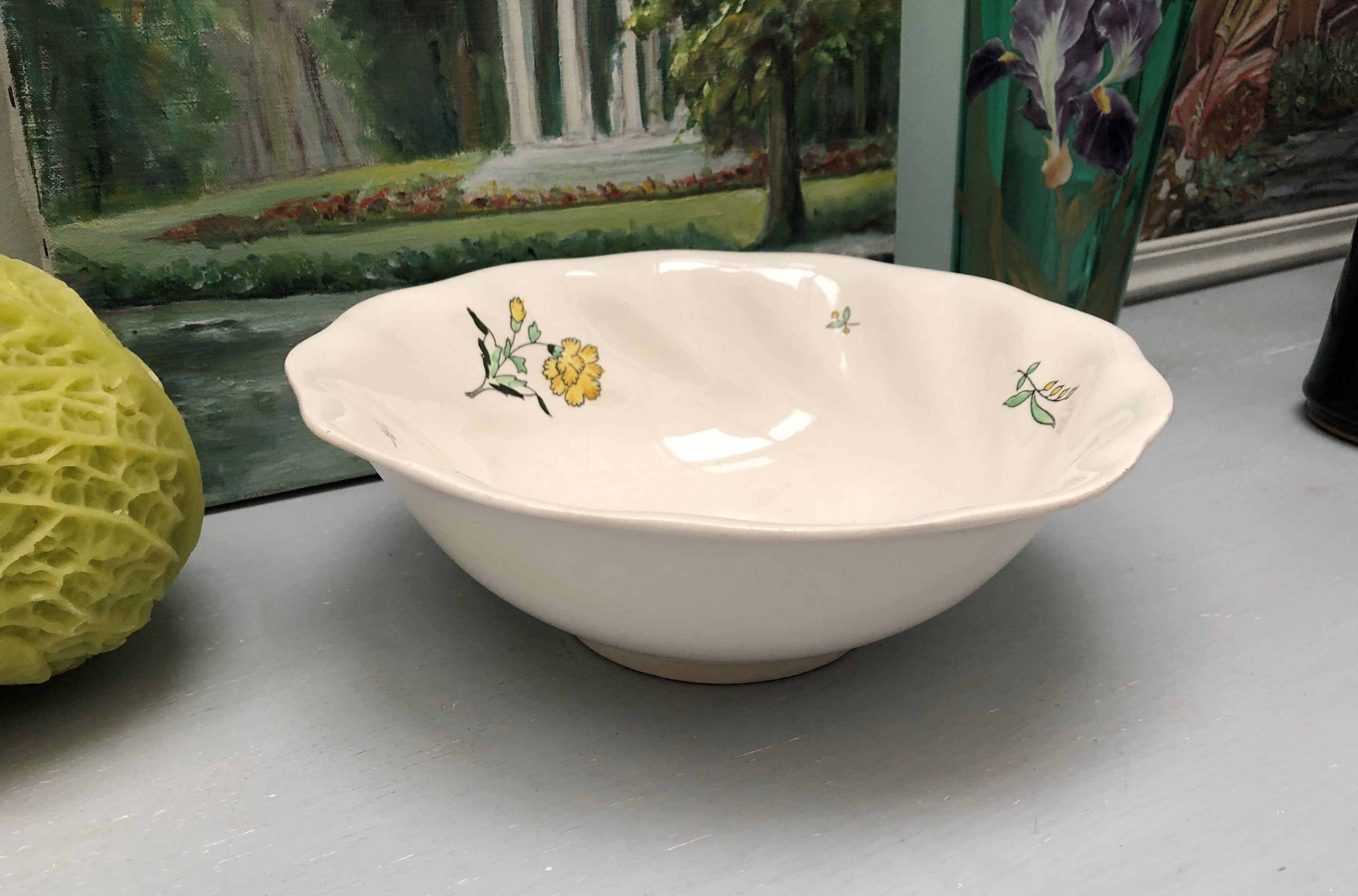 Round dish model embrun, with yellow floral patterns. stamped salins france