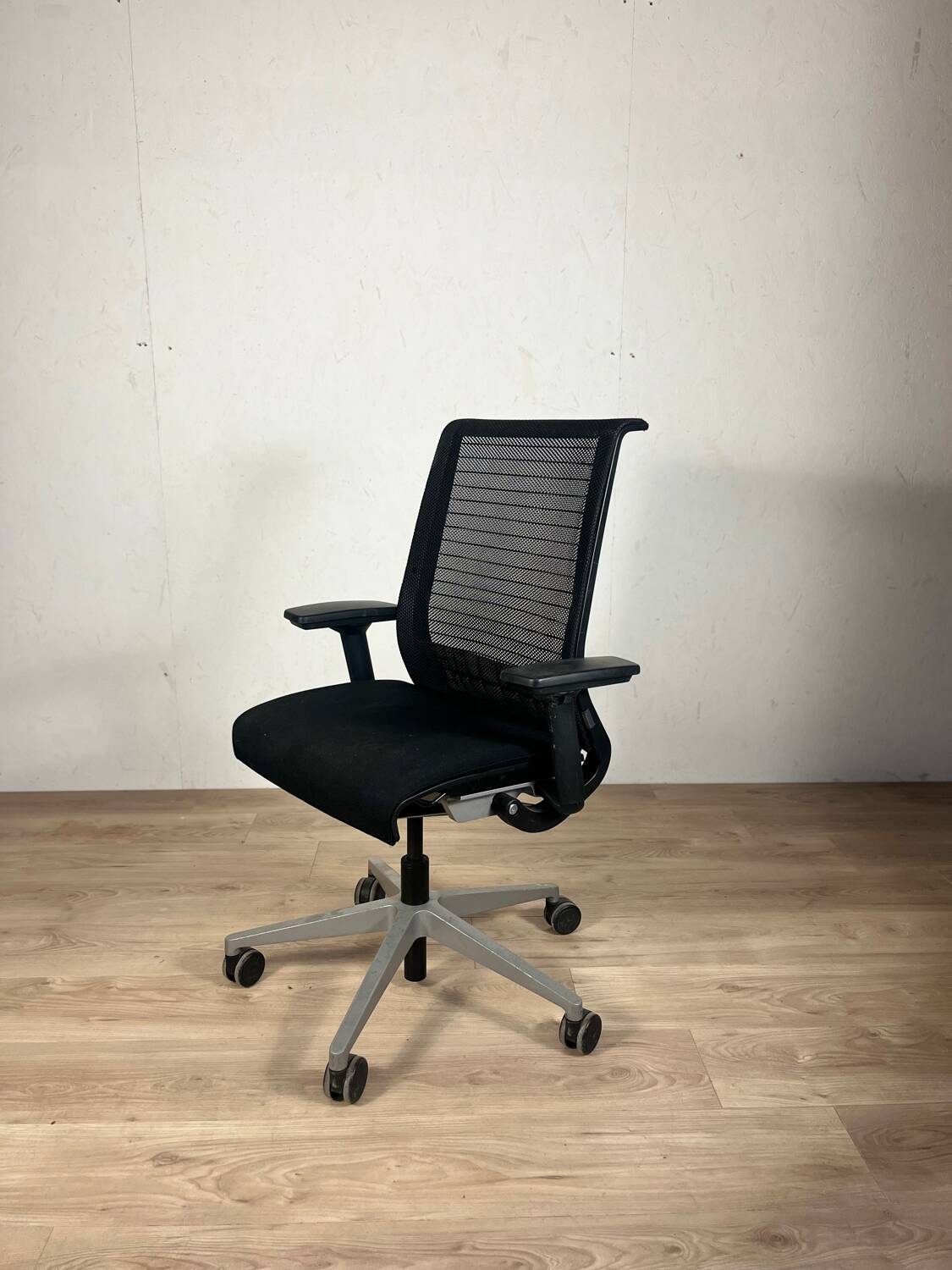 Steelcase v1 Think Ergonomic Chair - Black Grey