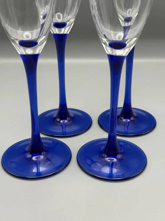 Set of 4 Luminarc champagne flutes made in France