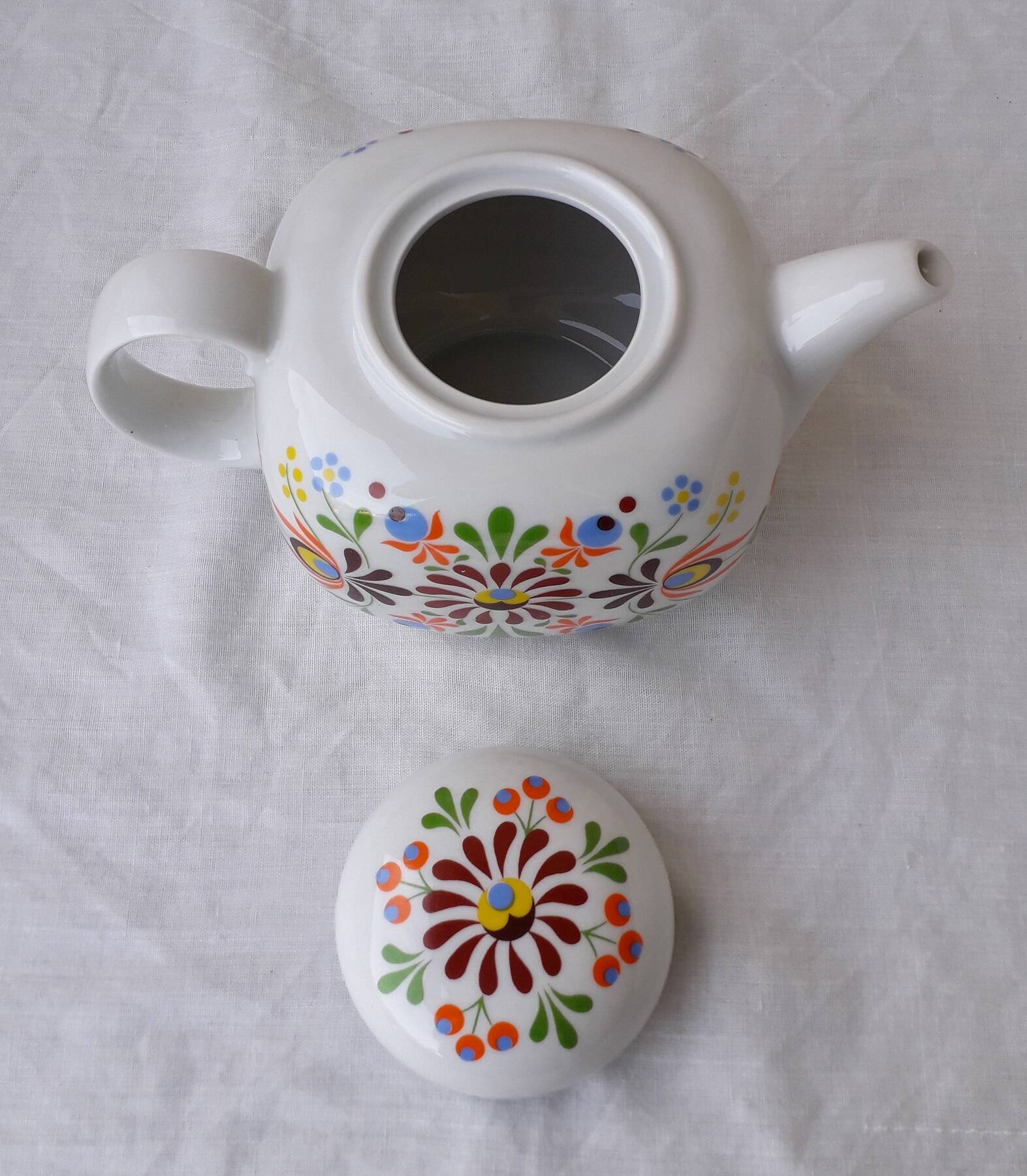 Porcelain teapot kettle