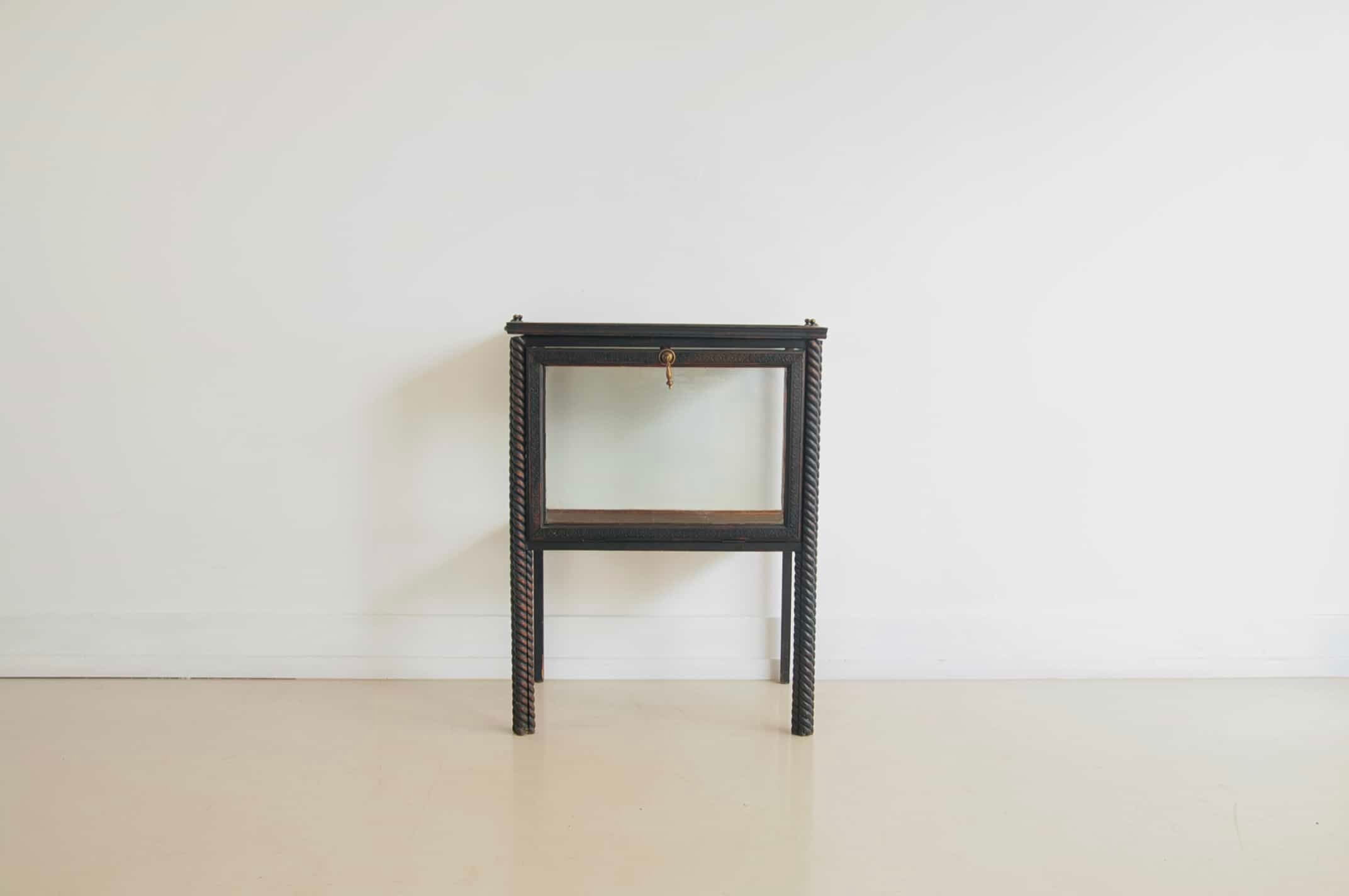 Cabinet à thé vintage