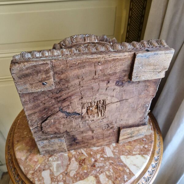 Base socle de colonne népalaise tibétaine architecture bois massif