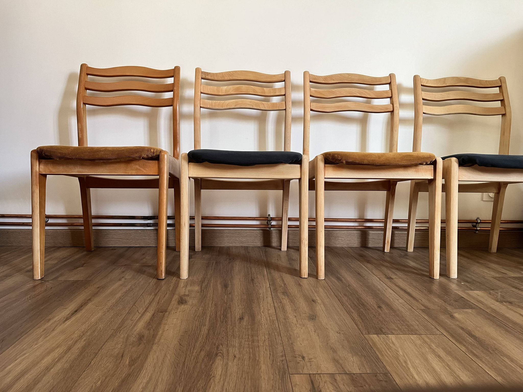 Set of 4 ribbed fabric chairs