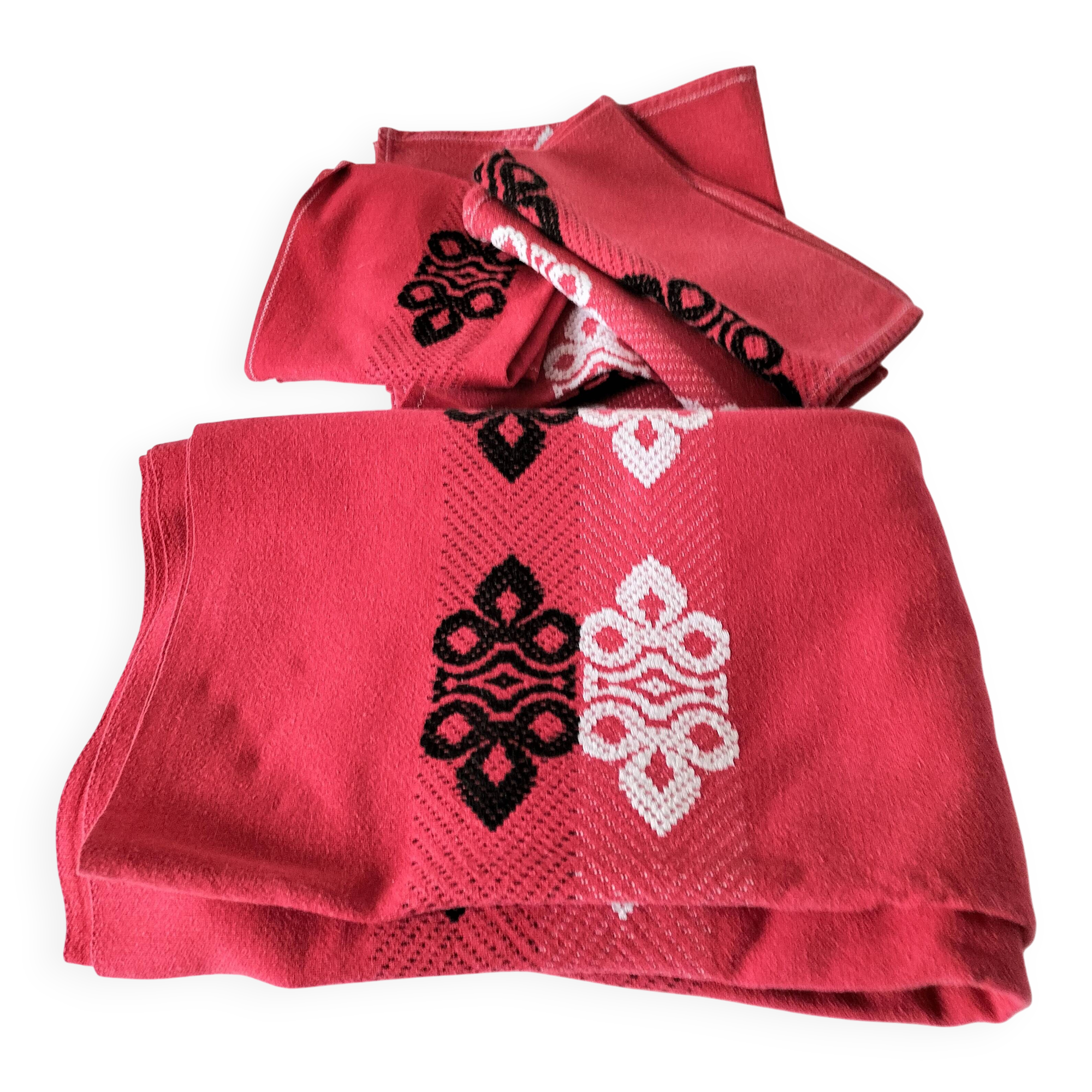 Vintage graphic red tablecloth and 8 matching napkins.