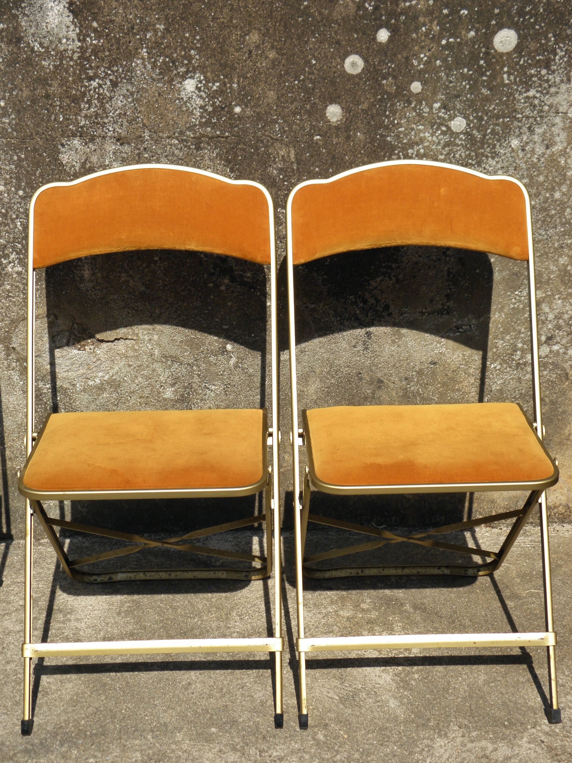 Lot de 6 chaises pliantes en velours et métal doré