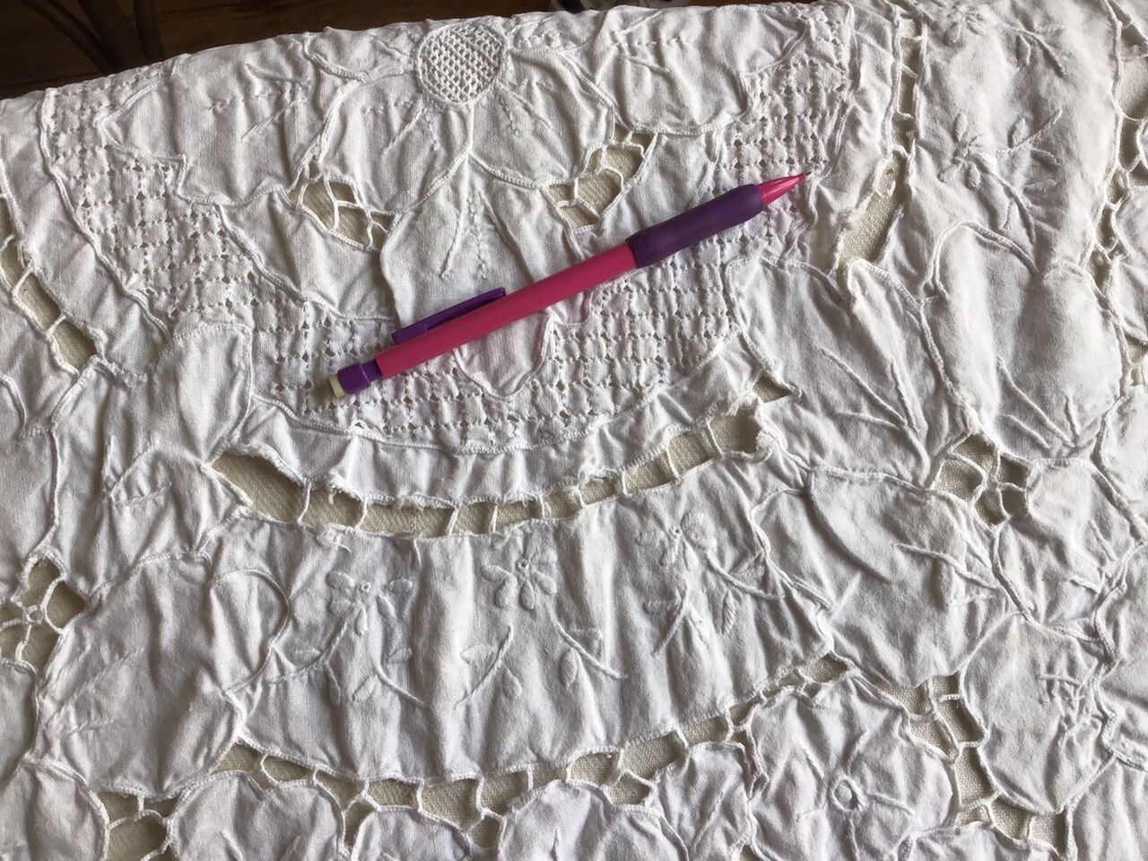 Embroidered tablecloth 1m60x2m60