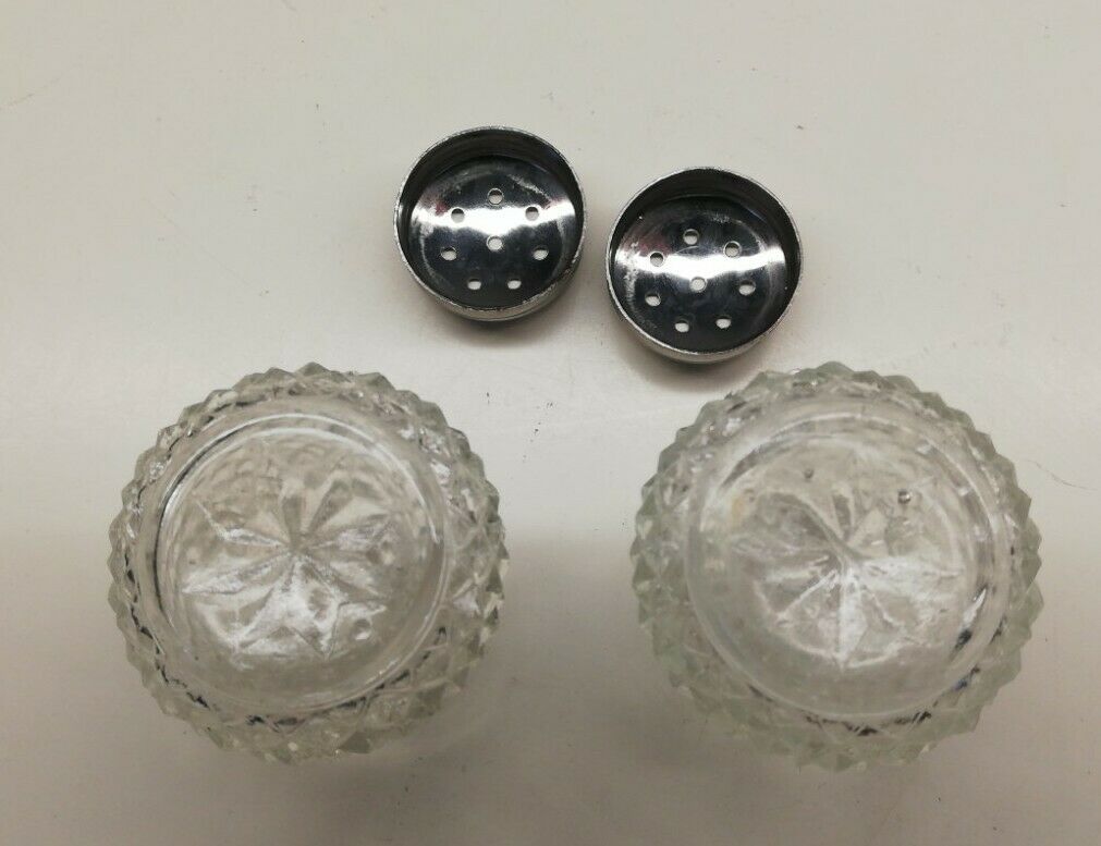 Salière et poivrière en verre vintage