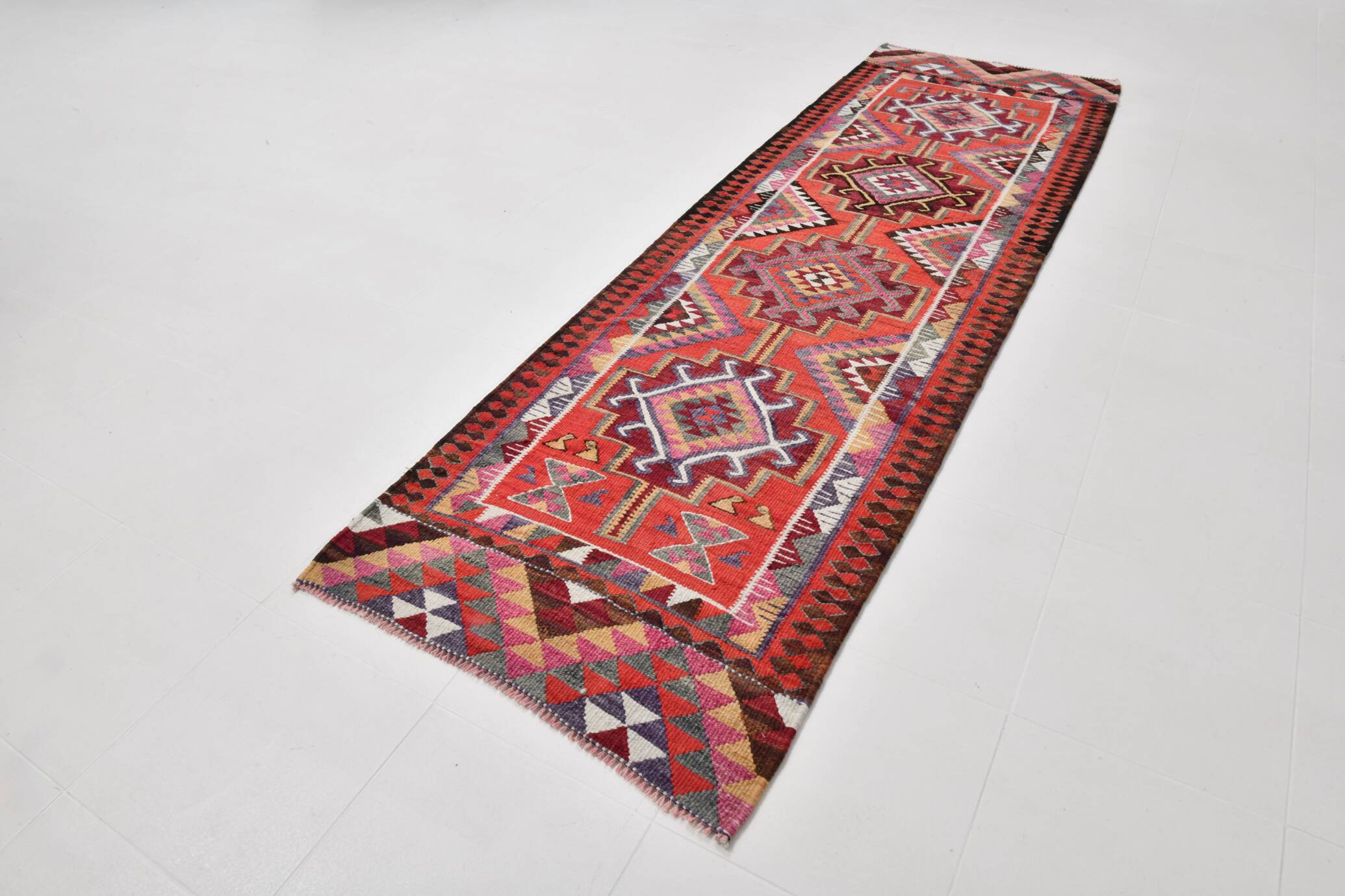 Tapis coureur vintage bordeaux Kilim 3x10 95x302 cm