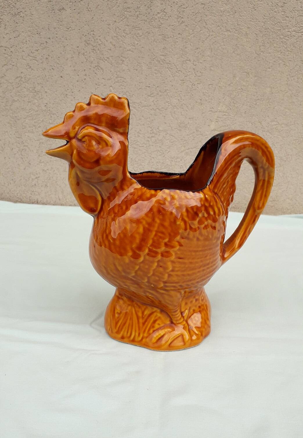 Rooster pitcher