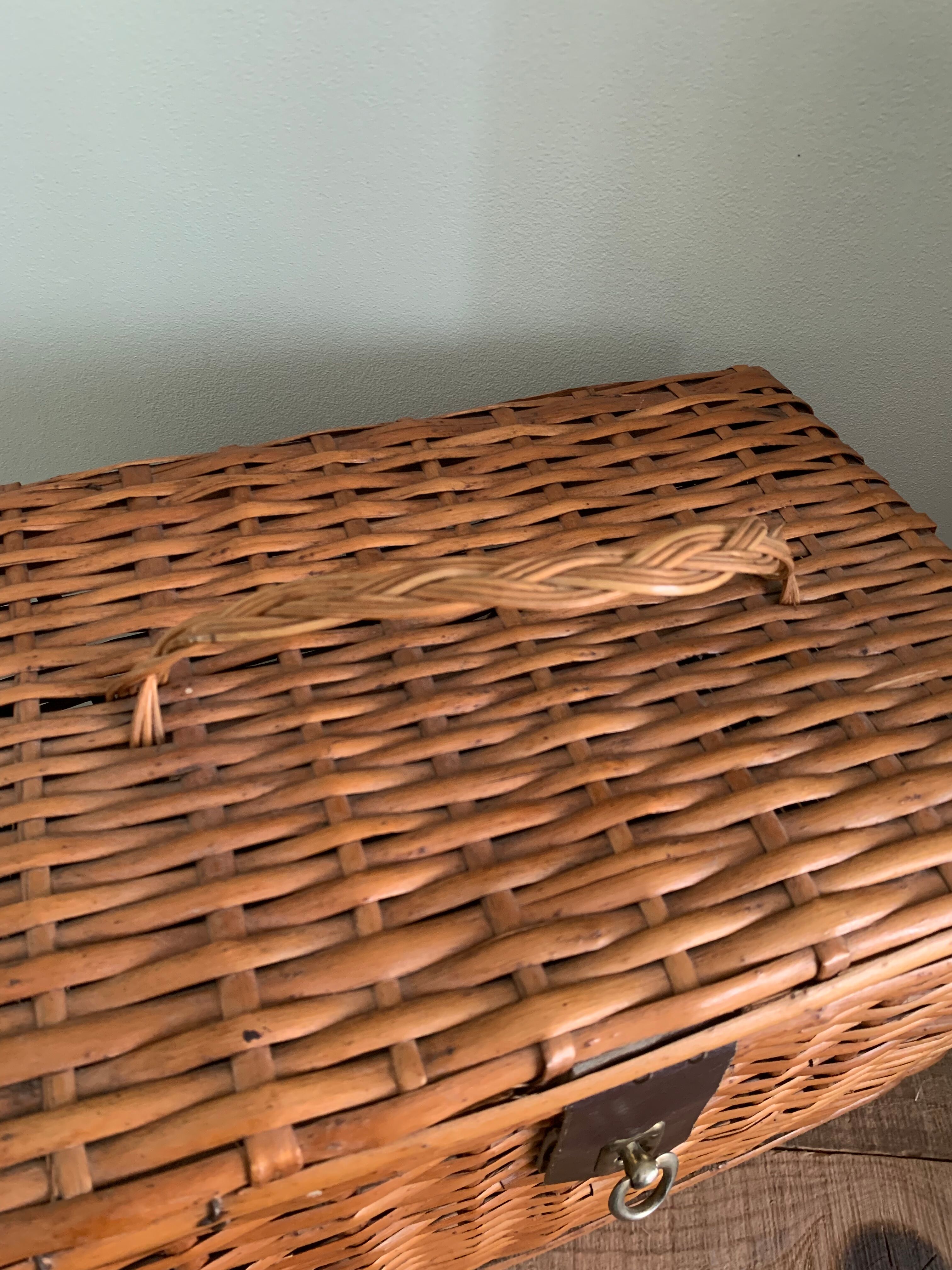 Small vintage wicker chest with clasp
