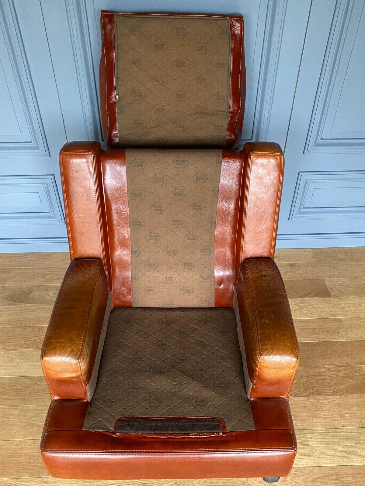 Armchair leather patina brown 1970 surpic roulette