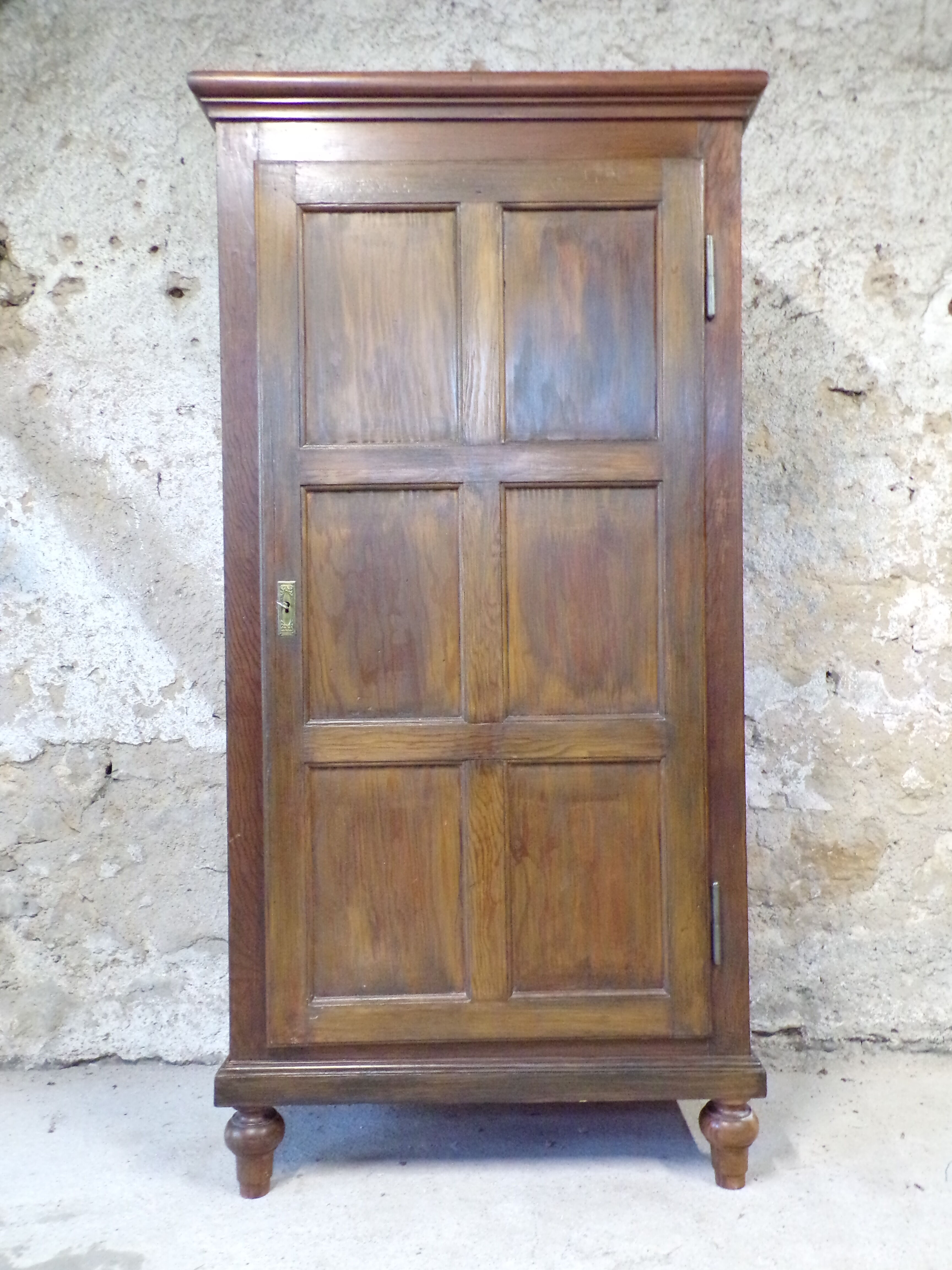 Armoire parisienne