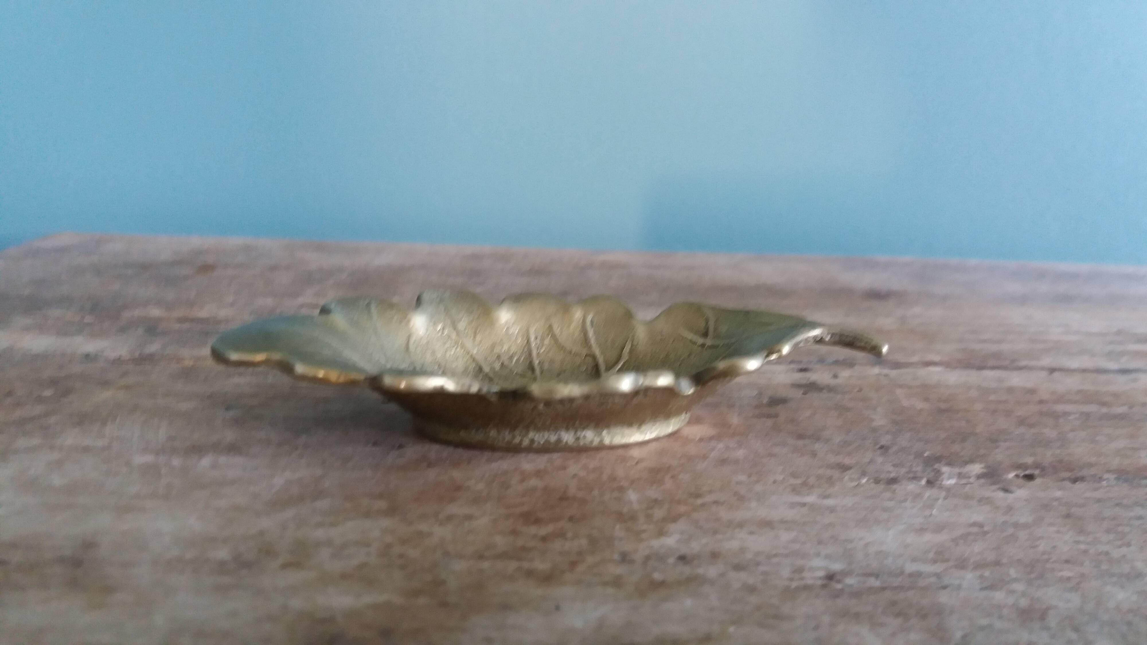 Cendrier feuille de chêne en bronze ou laiton