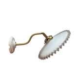 Applique en opaline blanche inclinable