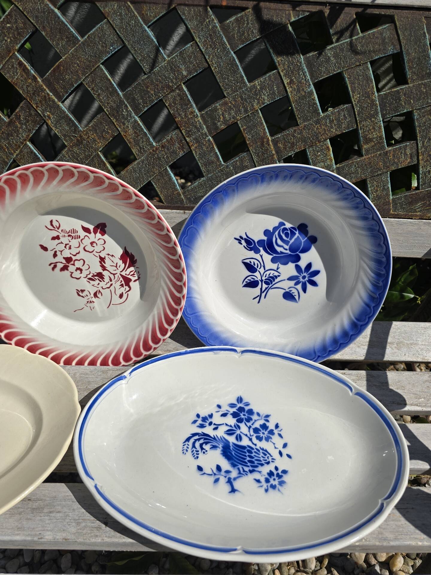 Many old round and long plates from the 60s and 70s.