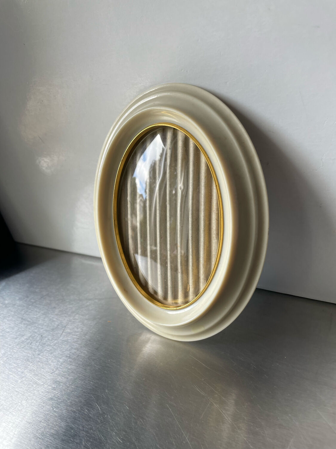 Vintage oval bakelite frame 18 cm x 14 cm  convex glass