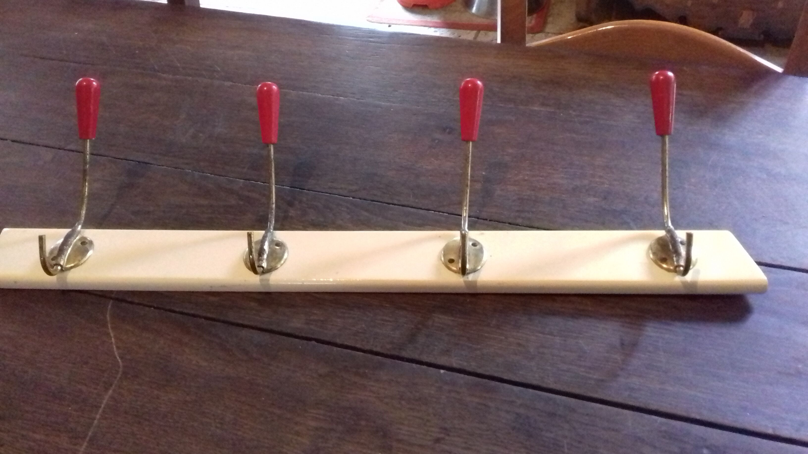 Wall coat holder 4 patères