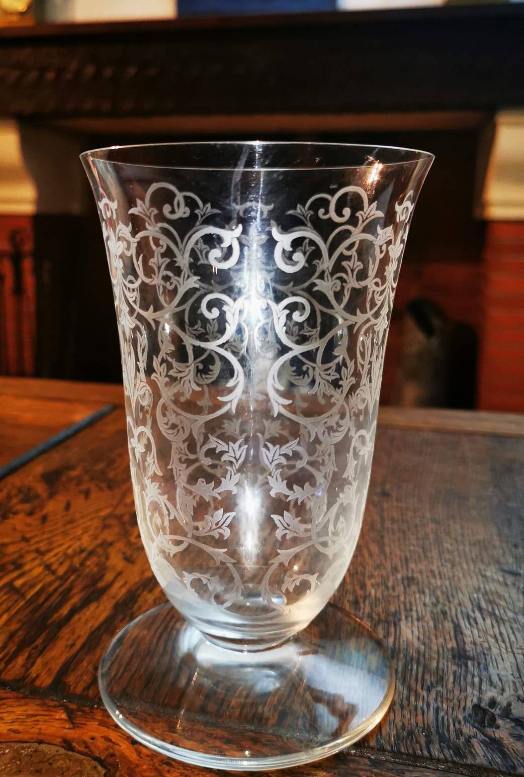 Baccarat engraved crystal "tulip" vase, Erna model.