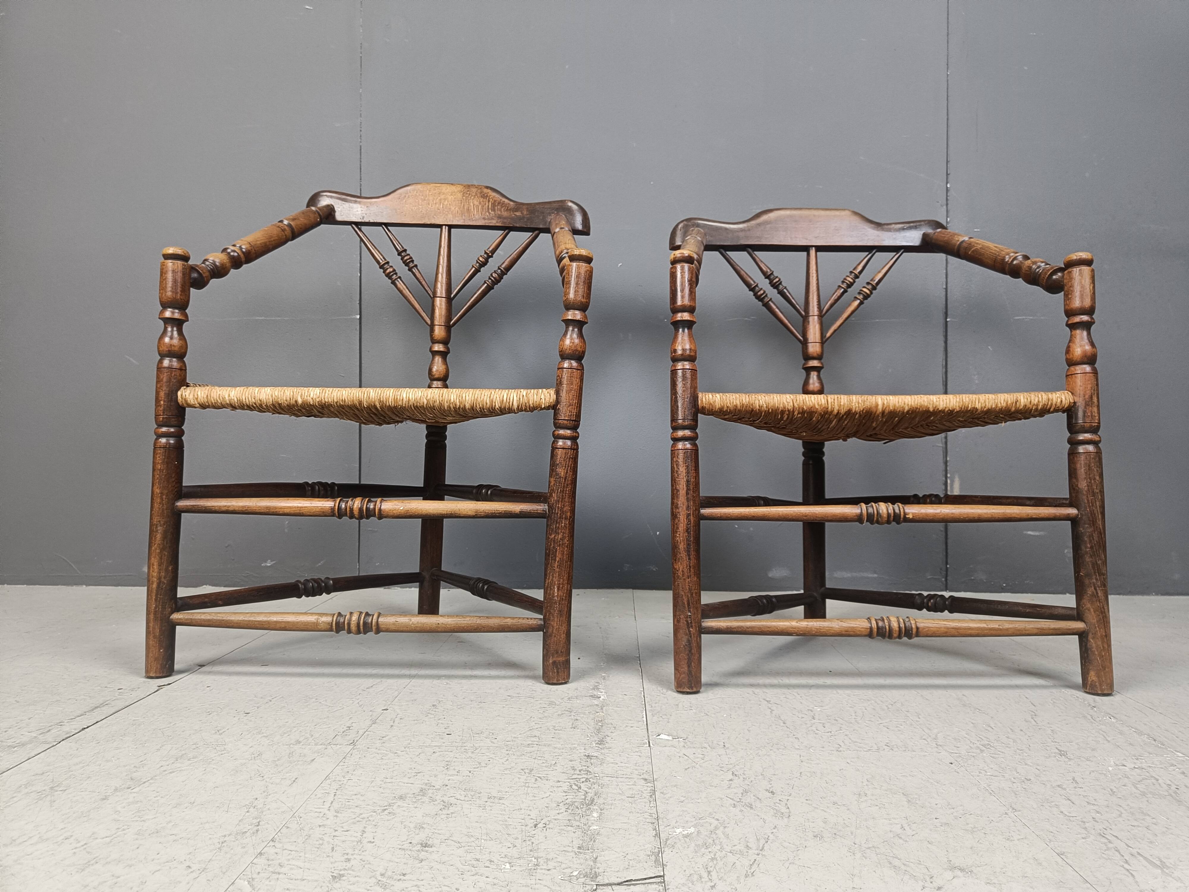 Paire de chaises d'angle hollandaises anciennes, années 1920