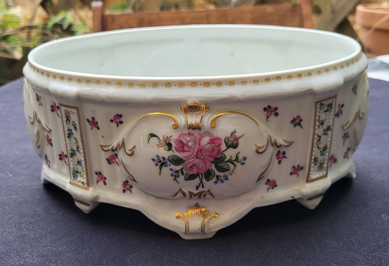 Planter, porcelain centerpiece