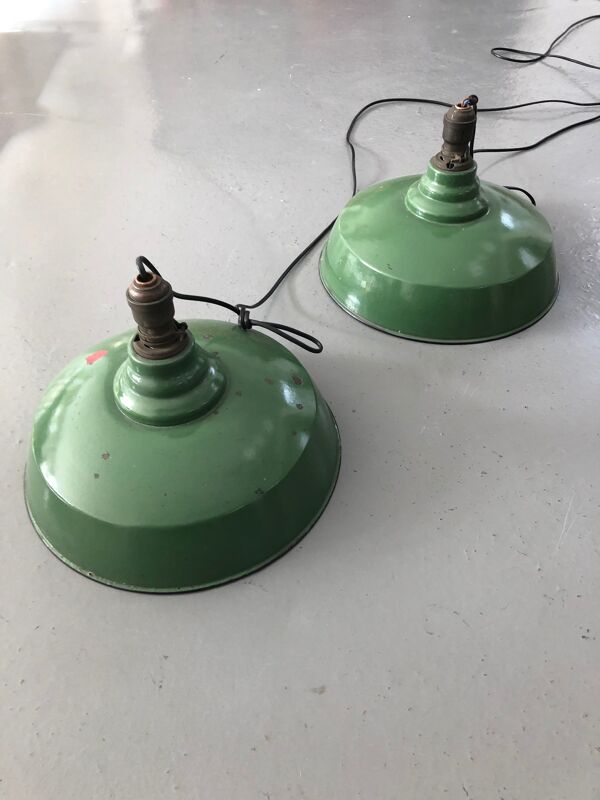 Suspensions industrielles en email kaki
