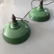 Suspensions industrielles en email kaki